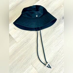 Lululemon black bucket hat